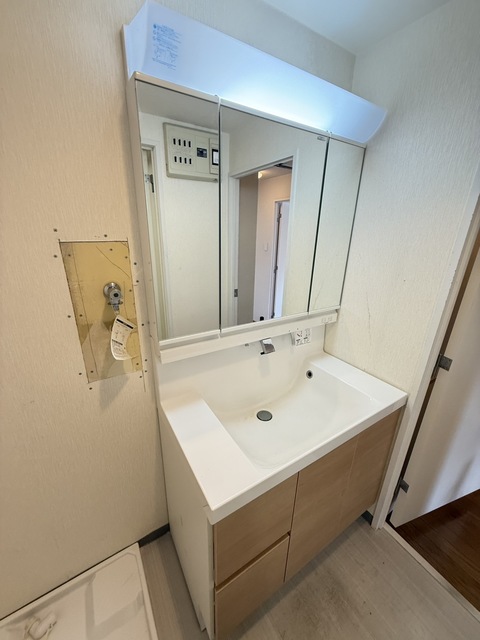 洗面設備　別部屋参考写真です