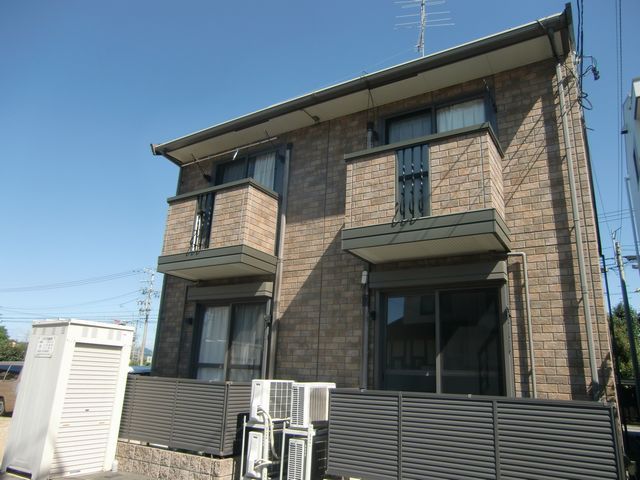 建物外観　２階建てのお洒落な外観です