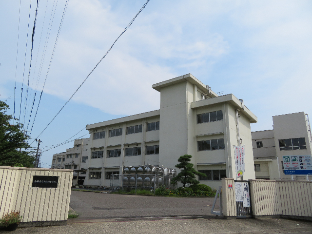 中学校　各務原市立稲羽中学校（中学校）まで1479m