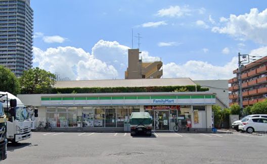 コンビニ　ファミリーマート さいたま辻八丁目店（コンビニ）まで288m