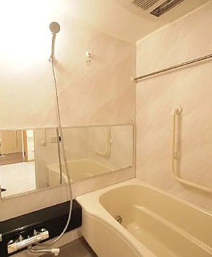 バス・シャワールーム　写真は同タイプ住居です。