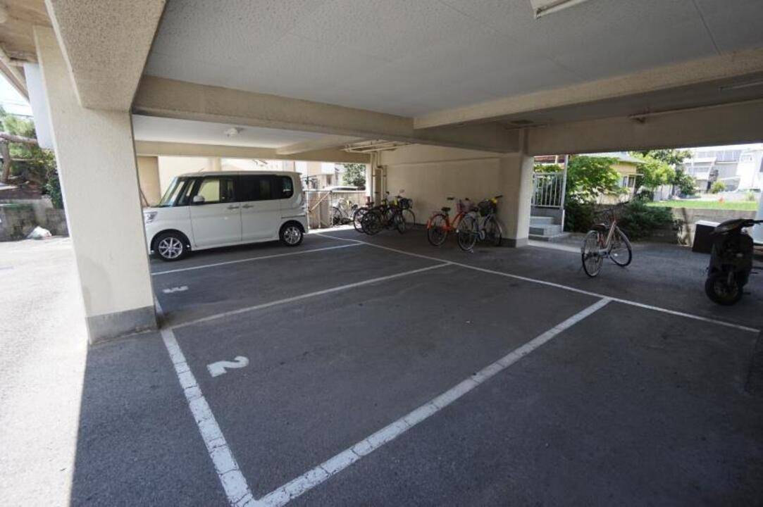 駐車場　駐車場