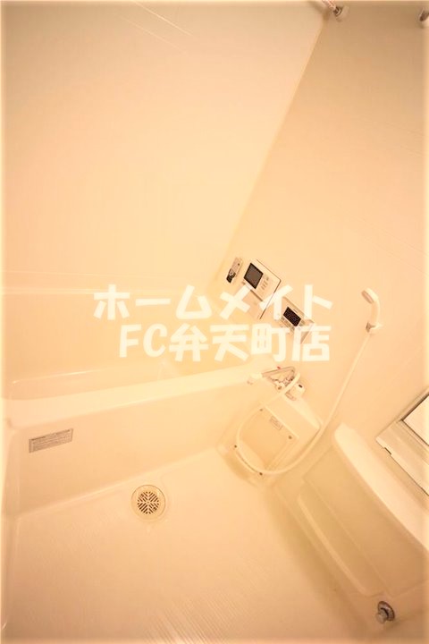 バス・シャワールーム　コンパクトで使いやすいお風呂です