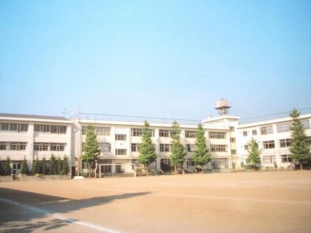 中学校　大田区立雪谷中学校（中学校）まで715m