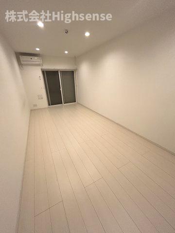 その他部屋・スペース　落ち着いた色調の寝室です
