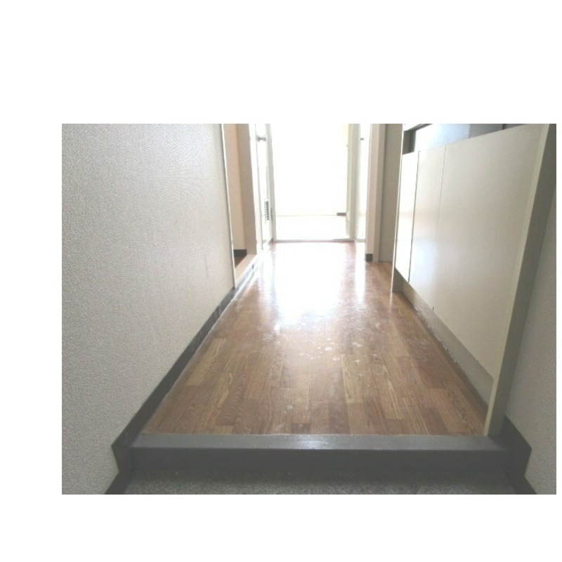 玄関　玄関を開けると・・。