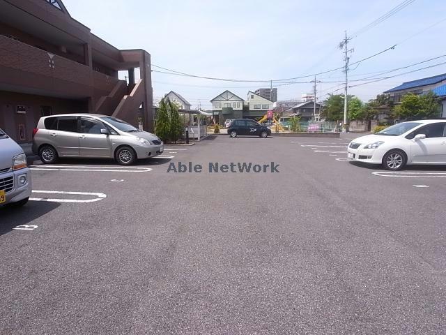 駐車場　駐車場