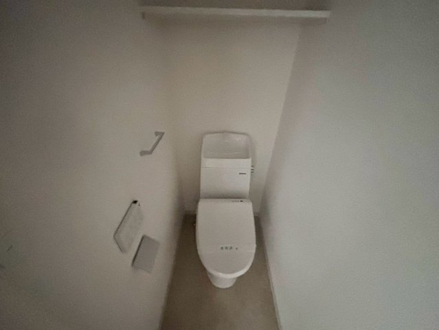 F asecia cerのトイレ写真