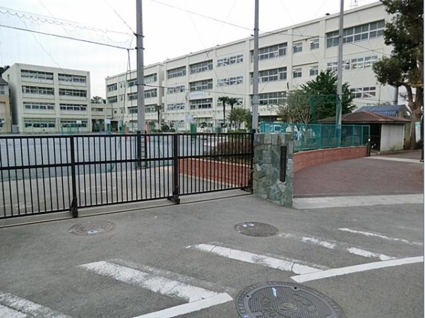 小学校　三保小学校（小学校）まで526m