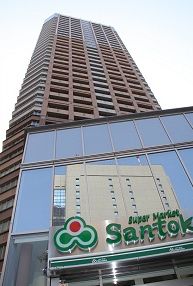 ショッピングセンター　スーパーマーケット三徳飯田橋店（ショッピングセンター）まで5m