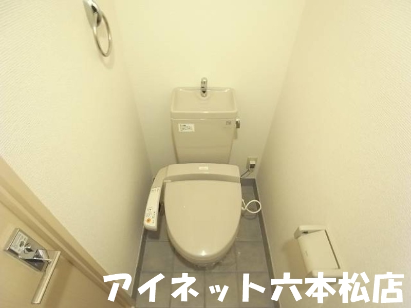 トイレ　清潔感ある空間です。