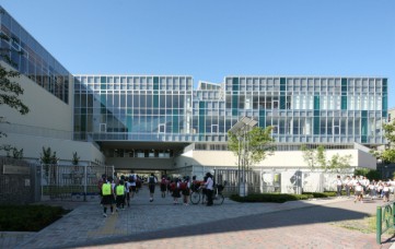 中学校　北区立王子桜中学校（中学校）まで214m