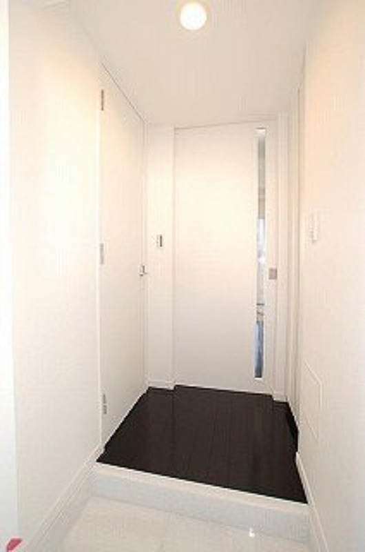 玄関　※カラータイプ異なります