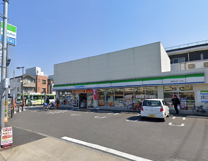 コンビニ　ファミリーマート 西新井栄町一丁目店（コンビニ）まで222m