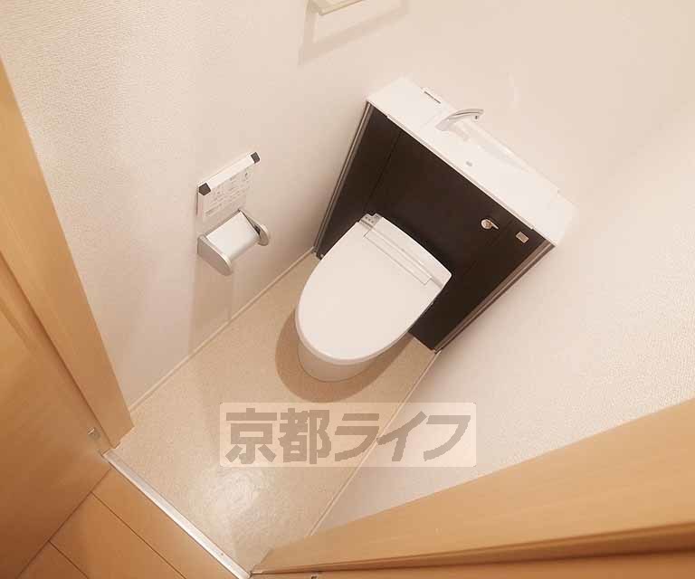 トイレ　奥行きもありますね！
