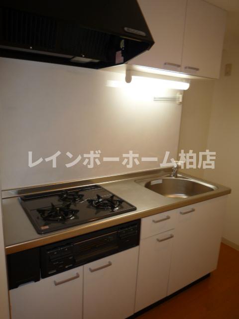 キッチン　コンパクトなキッチンで掃除もラクラク
