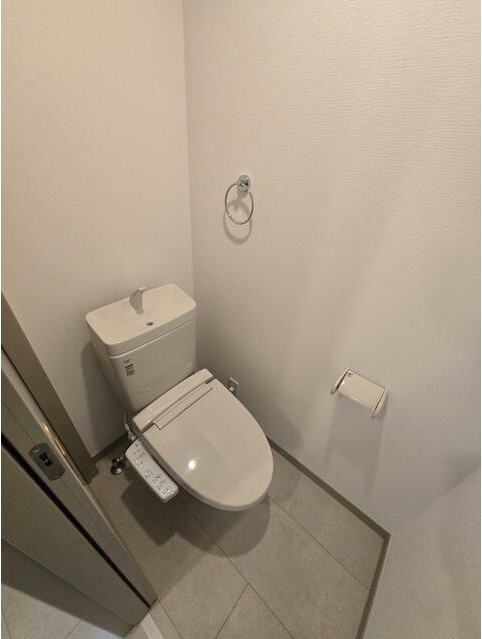 トイレ　落ち着いた色調のトイレです♪