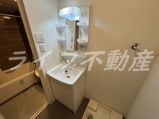 洗面設備　独立洗面台で身支度をすべて済ませてしまいましょう