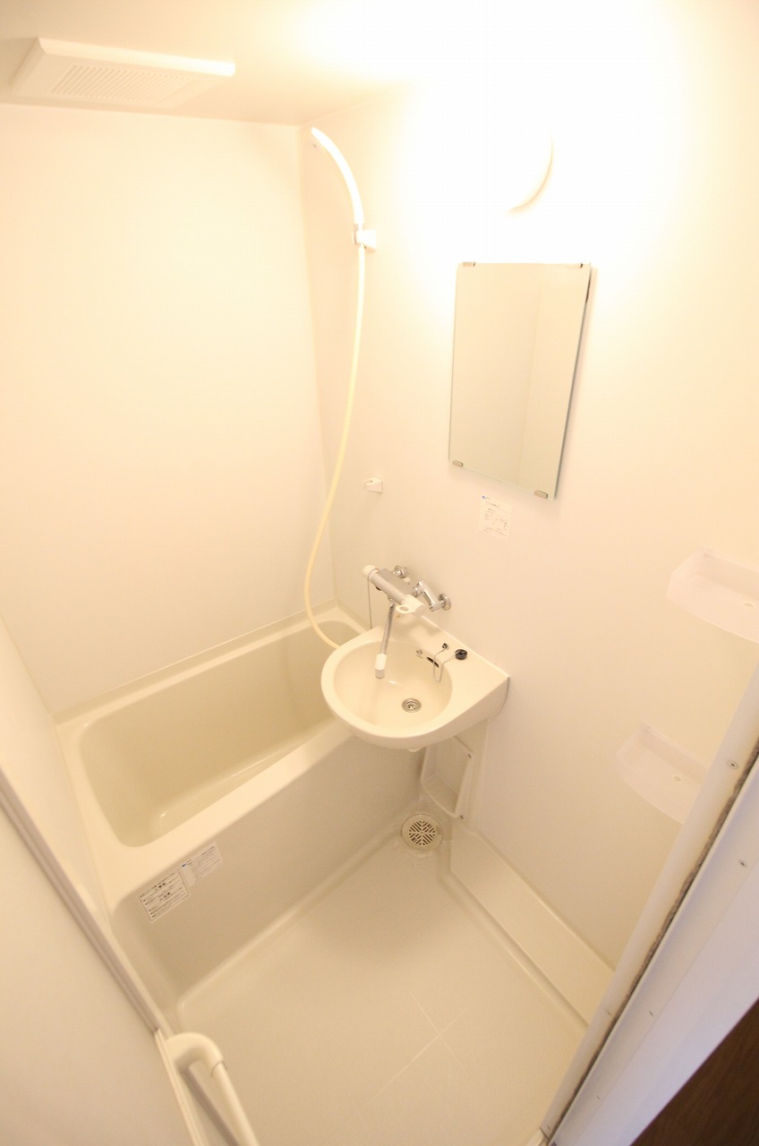 バス・シャワールーム　別の部屋の写真です