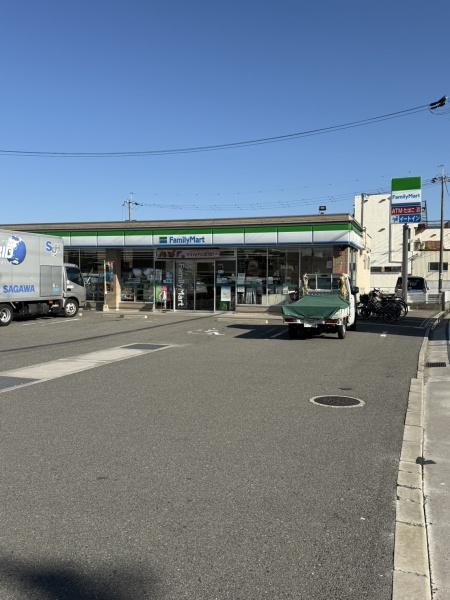 コンビニ　ファミリーマート東大阪東鴻池店（コンビニ）まで576m