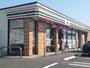 コンビニ　セブンイレブン京目町店（コンビニ）まで600m