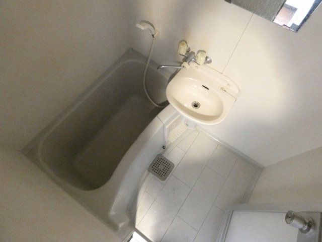 バス・シャワールーム　洗面付の浴室です。