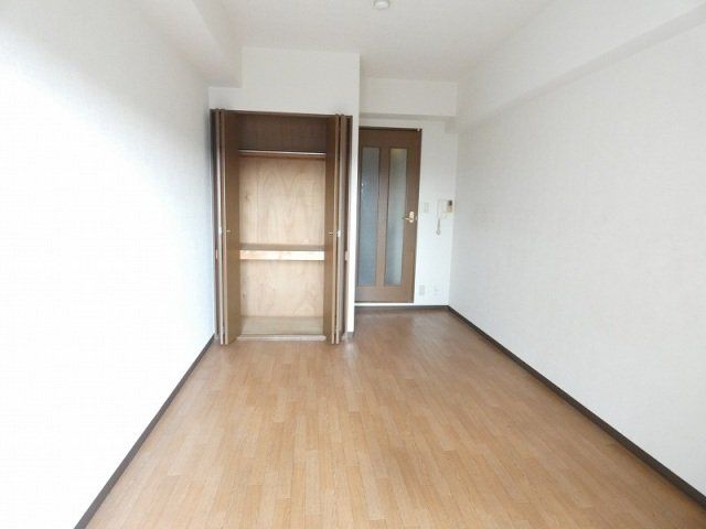 その他部屋・スペース　広めの洋室です。