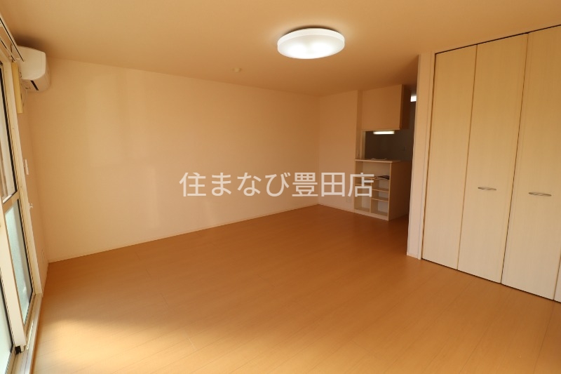 居室・リビング　同型別部屋写真