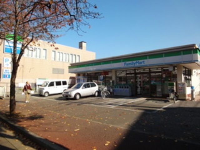 コンビニ　ファミリーマートたかはし桜通り店（コンビニ）まで755m