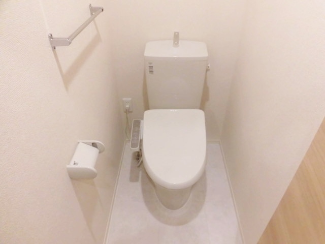 トイレ　同じ施工会社の参考写真です