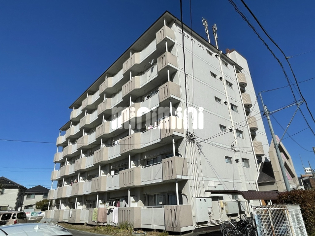 建物外観　エレベーター完備。