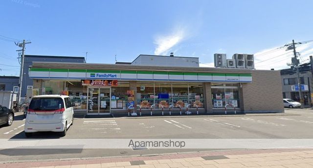 コンビニ　ファミリーマート札幌北４０条東８丁目店（コンビニ）まで185m