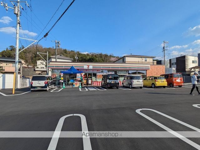 コンビニ　セブンイレブン（コンビニ）まで321m