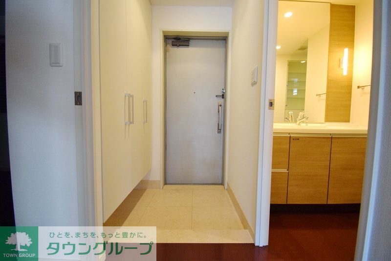 玄関　お問合せは(株)タウンハウジングレジデンス事業部　赤坂店・…