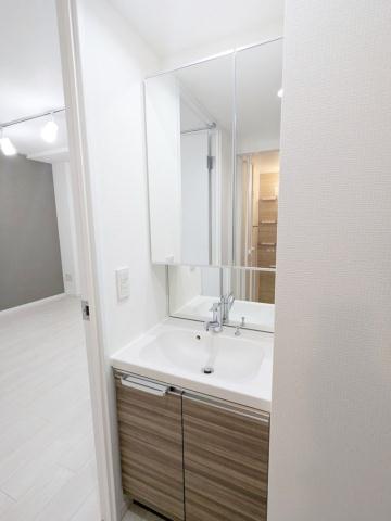 洗面設備　※別部屋の参考写真です。