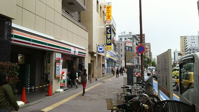 ドラックストア　どらっぐぱぱす千石駅前店（ドラッグストア）まで552m