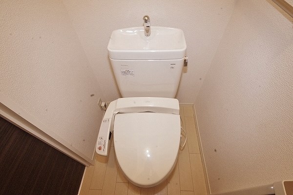 トイレ　温水洗浄便座