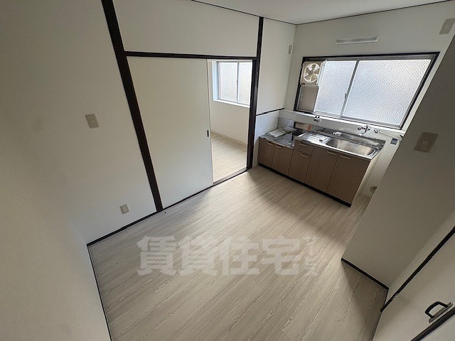 万富マンションの居間写真