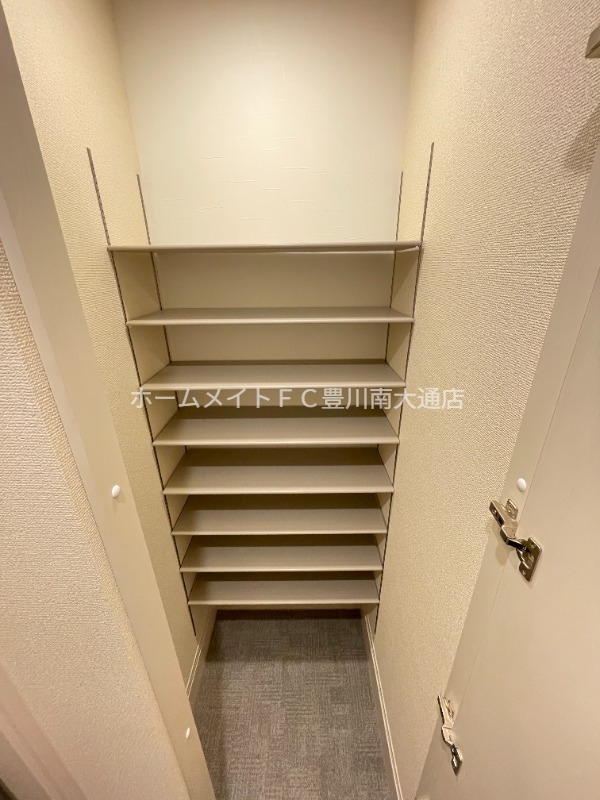 玄関　同型別部屋写真