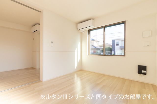 ヒカワヒルズの居間写真