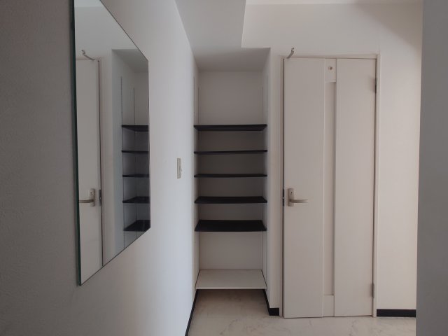 収納　同物件別号室の写真です。