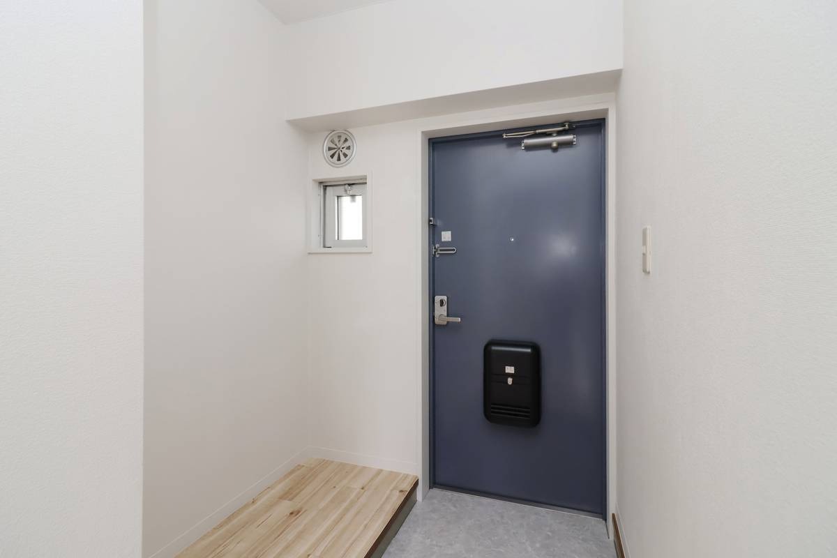 東武野田線 運河駅 徒歩9分 4階建 築62年の玄関写真