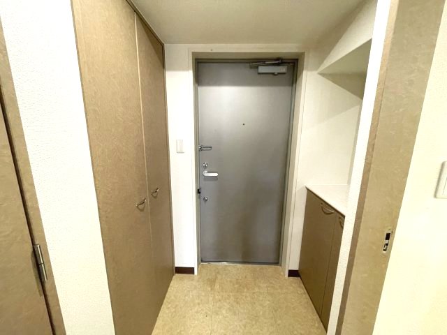 玄関　(参考)同マンション他部屋の写真