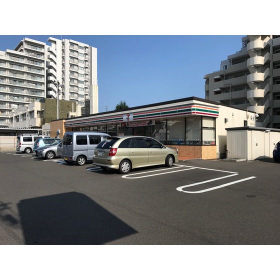 コンビニ　セブンイレブン仙台長町７丁目店（コンビニ）まで595m