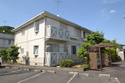 ＪＲ中央線 高尾駅 バス乗車時間：15分 最寄りバス停で下車 徒歩5分 築35年