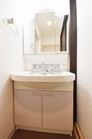 洗面設備　シャワー付洗面台