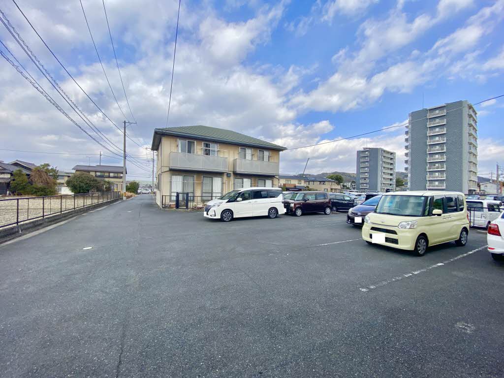 駐車場　1台無料♪