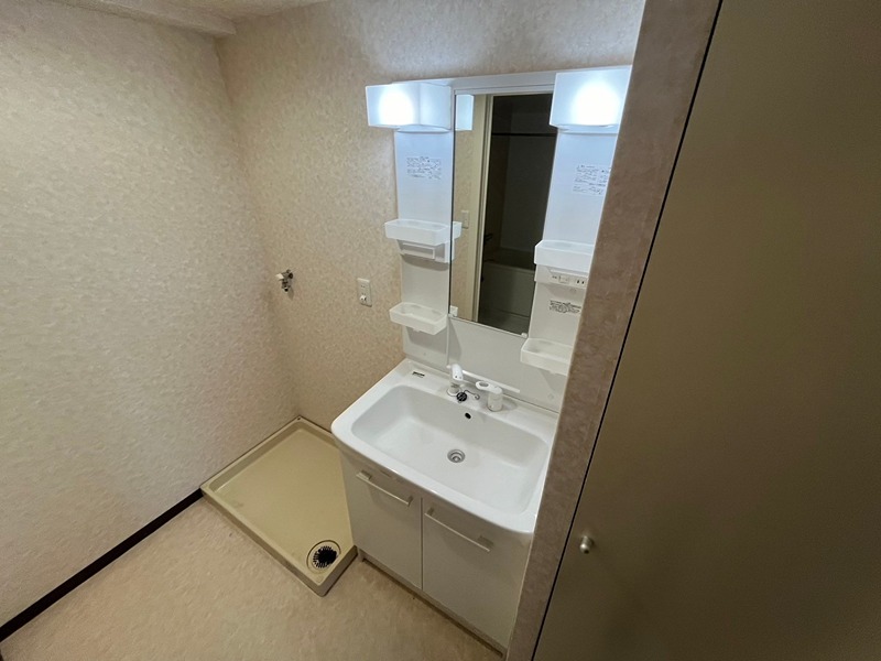 洗面設備　別部屋写真参照