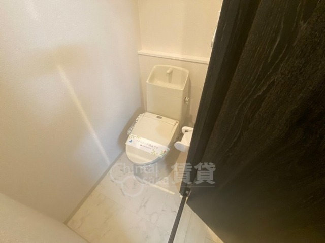 地下鉄御堂筋線 江坂駅 徒歩5分 6階建 築42年のトイレ写真