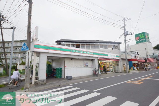 コンビニ　ローソンストア100七里店（コンビニ）まで643m